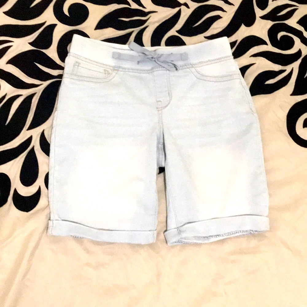 NO BO mid rise jean shorts pull on